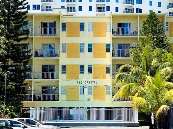 453 SW 2nd St APT 406D, Miami, FL 33130