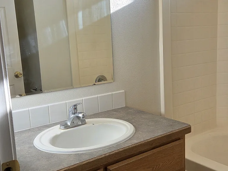 4004 E Park Ridge Dr — Photo 16