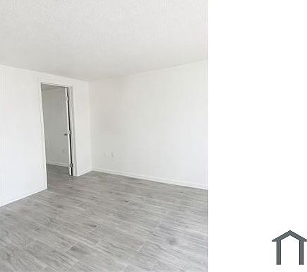 4th image of 721 W Cheryl Dr APT 1