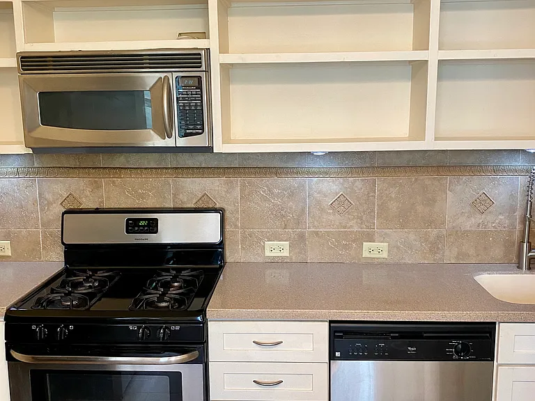 837 Forest Ave — Photo 15