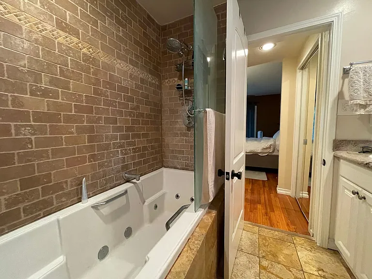 15560 Otsego St — Photo 23