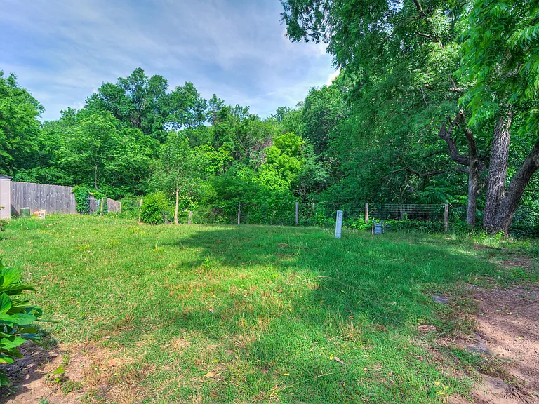 1111 Robin Hood Ln — Photo 20