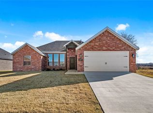 4608 W Triangle St, Fayetteville, AR 72704