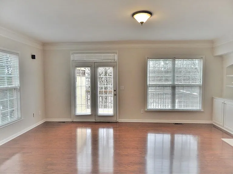 10829 Yorkwood St — Photo 23