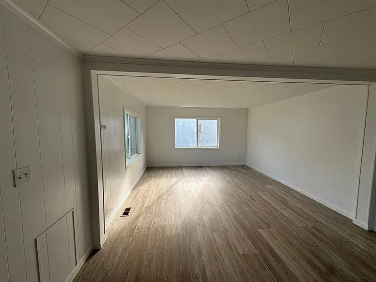 127 NE Benton St — Photo 5