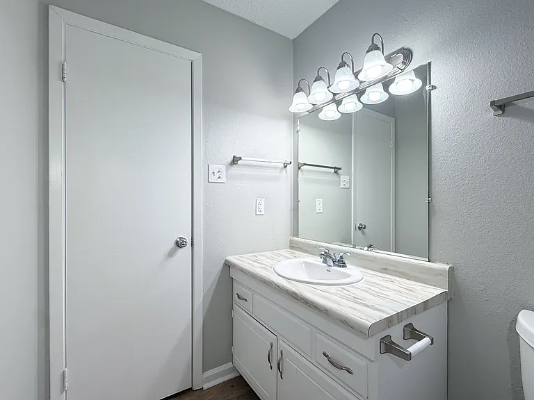 Hidden Pointe Apartments — Photo 41