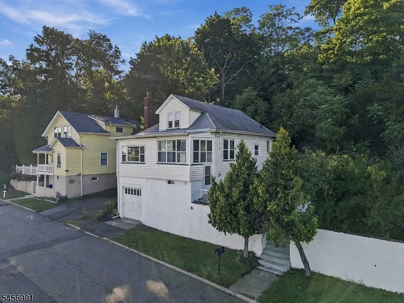 4 bed, 2.0 bath, 1510 sqft, $3,400 — Photo 2