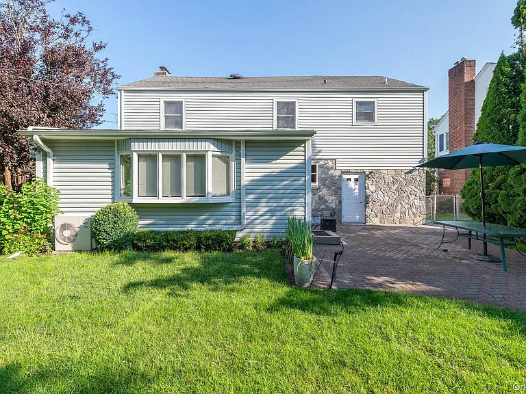 74 Mulberry Ave — Photo 20