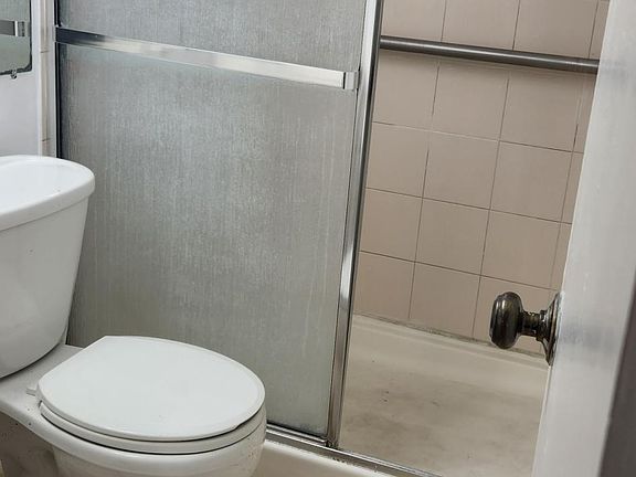 3rd image of 159 Northampton St #159