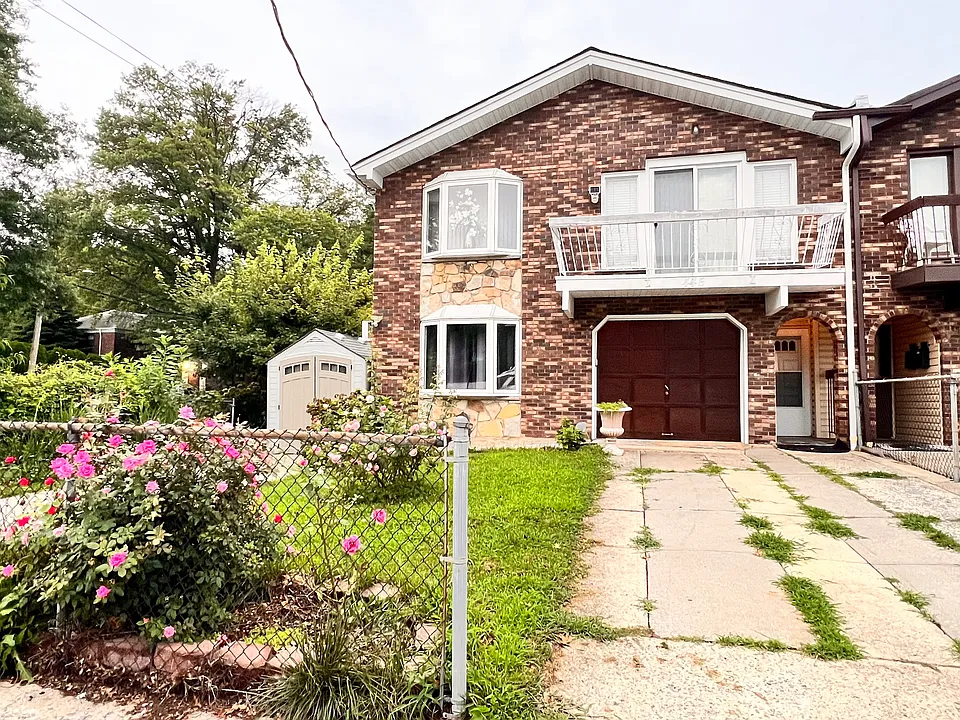 445 Oak Ave #2
