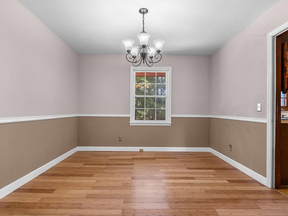 7th image of 636 Shadowbrook Dr