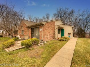 400 Spring Brooke Dr, Brighton, MI 48116