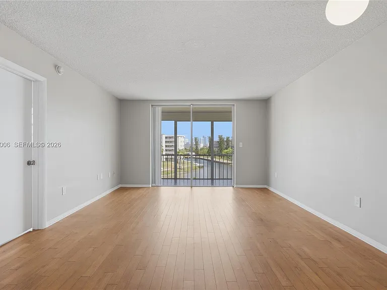 2851 Leonard Dr #J402 — Photo 11
