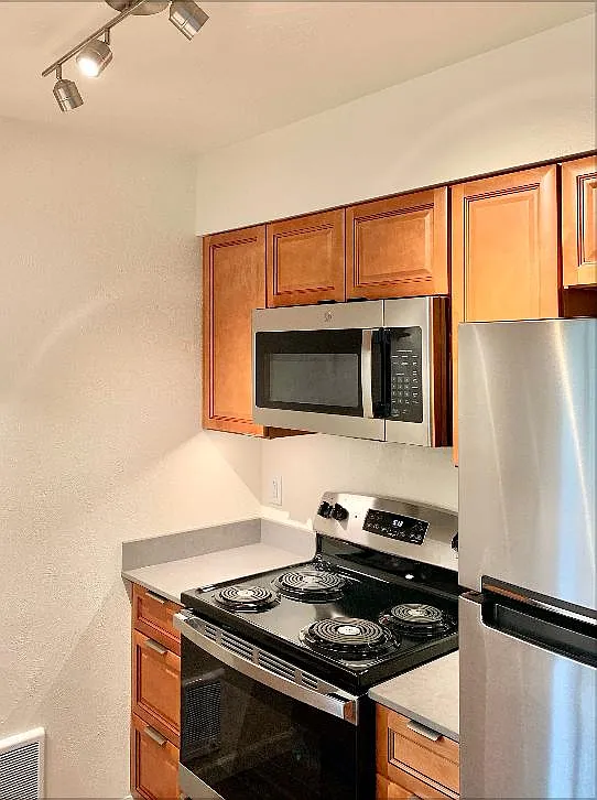 2310 Benton Ave — Photo 2