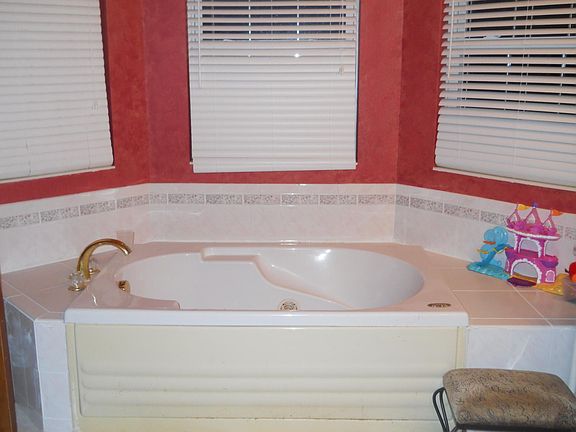 3rd image of 50340 Hemingway Dr