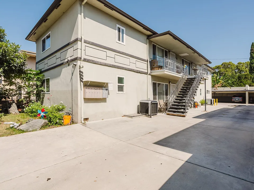 3131 Perlita Ave