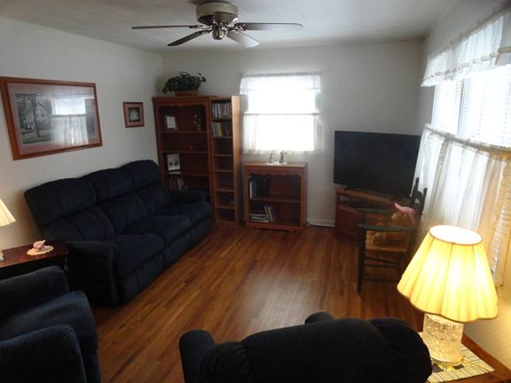 4th image of 717 N 10th St