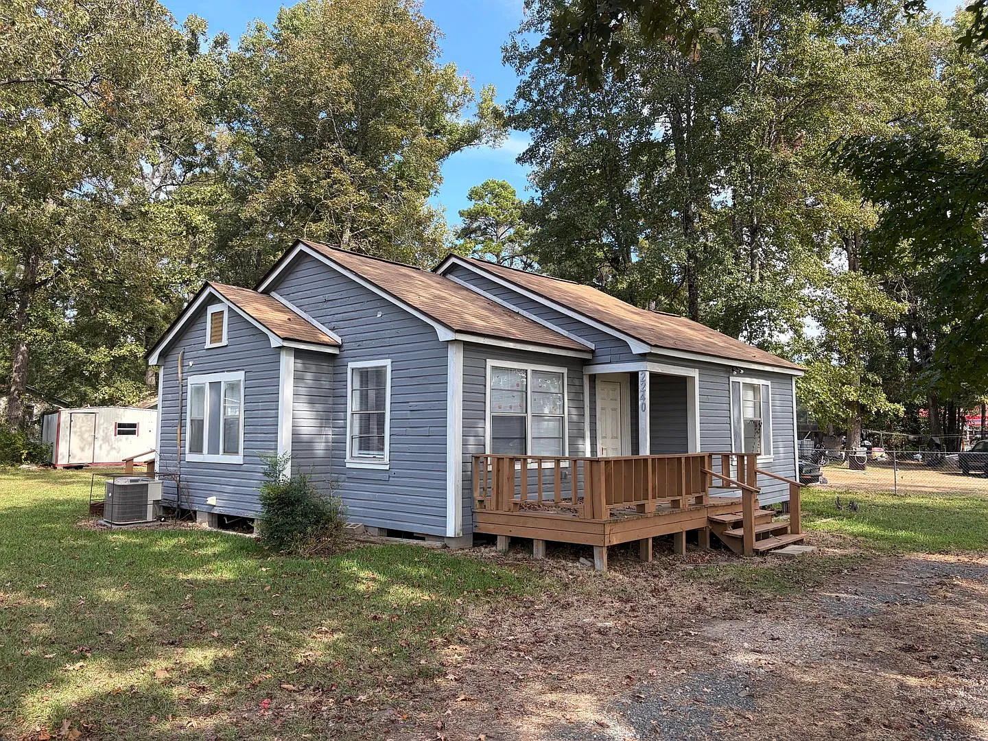Charming 2 Bedroom House — Photo 2