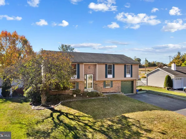 140 Apple Valley Dr, Langhorne, PA 19047