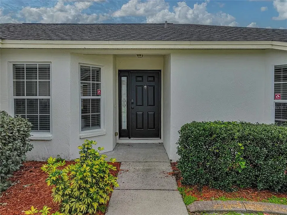 3 bed, 1327 sqft, $2,350 — Photo 3