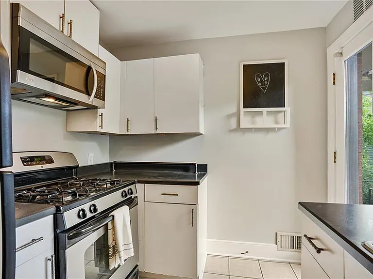 1466 E Rock Springs Rd NE — Photo 11