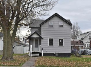 557 3rd Ave S, Clinton, IA 52732