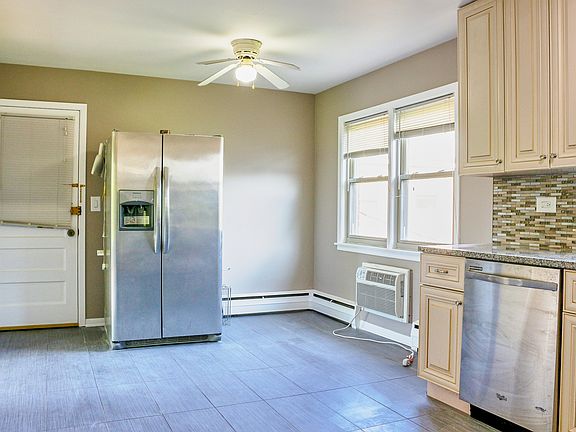 5th image of 1601 N Park Dr