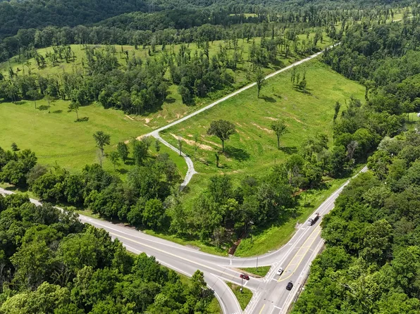 1037 Fairview Blvd, Fairview, TN 37062