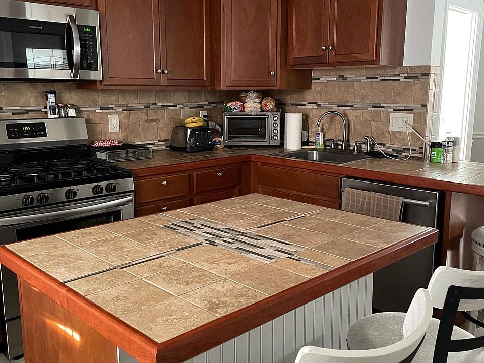 1st image of 38 Waterbury St #2