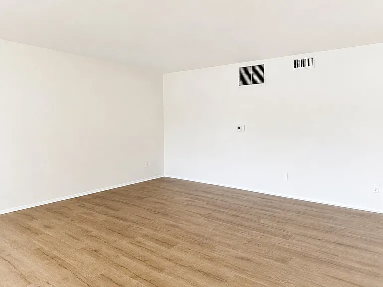 14124 Victory Blvd #102 — Photo 3