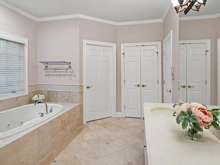 12 Windermere Way — Photo 24