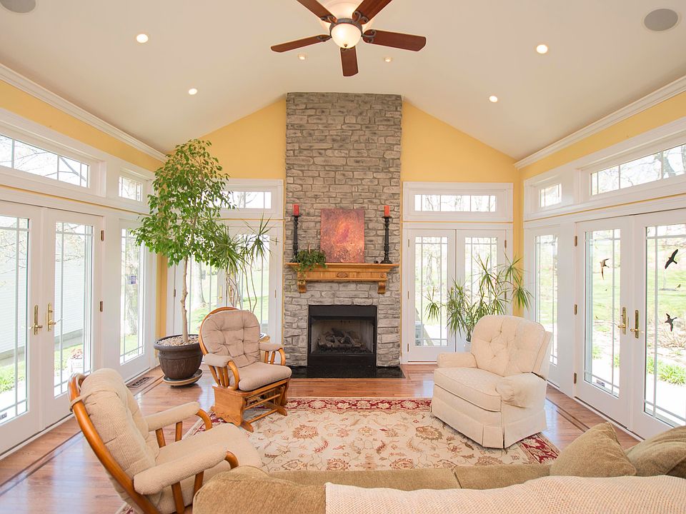 1st image of 300 Hanks Ln