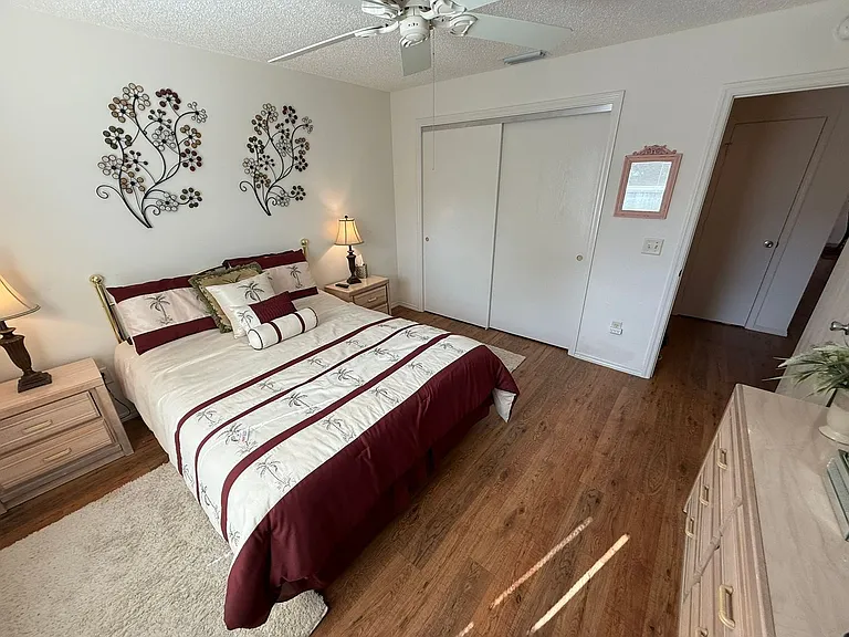 1725 Simpsonville Ln — Photo 24