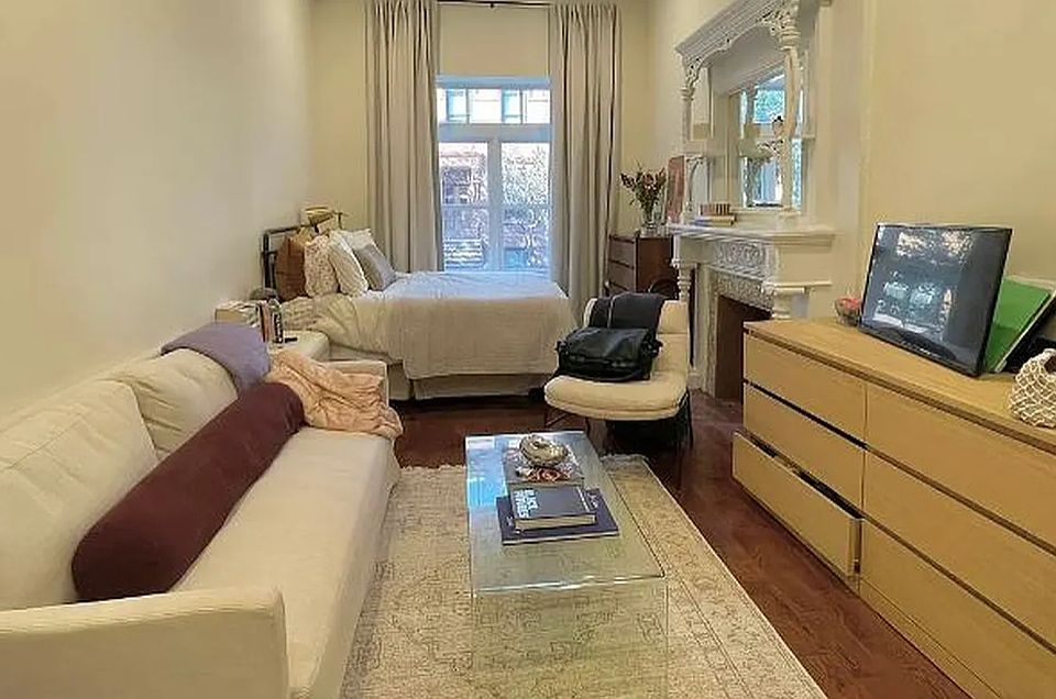 1st image of 40 W 119th St