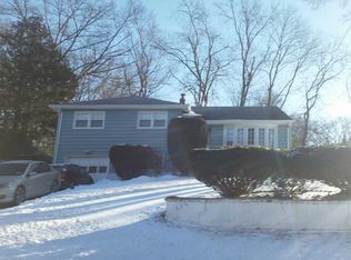 5 Inwood Ln, Spring Valley, NY 10977