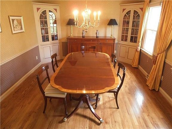 Dining Room w/Built-In's