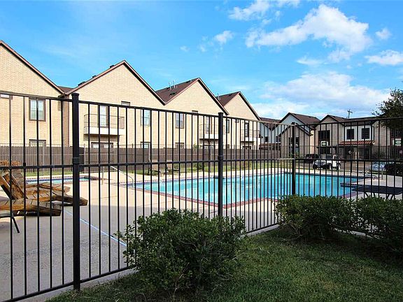 2nd image of 2445 Monarch Dr Unit 1001