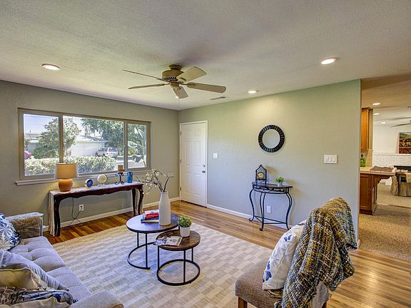 4th image of 514 W San Gabriel Ave