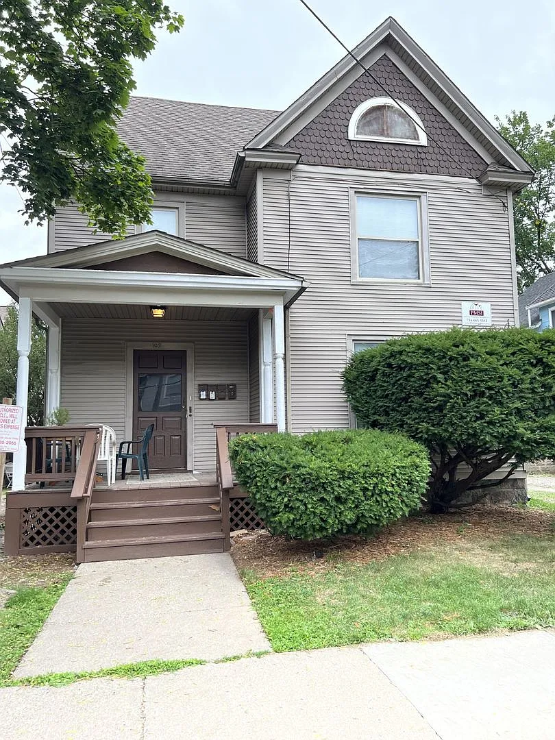 109 N Thayer — Photo 1