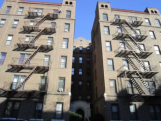 2nd image of 7201 Ridge Blvd #59