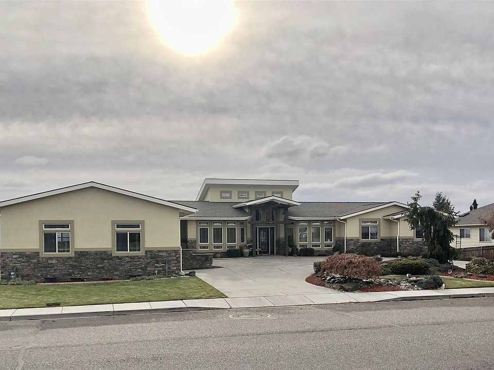 1st image of 4008 Desert Plateau Dr