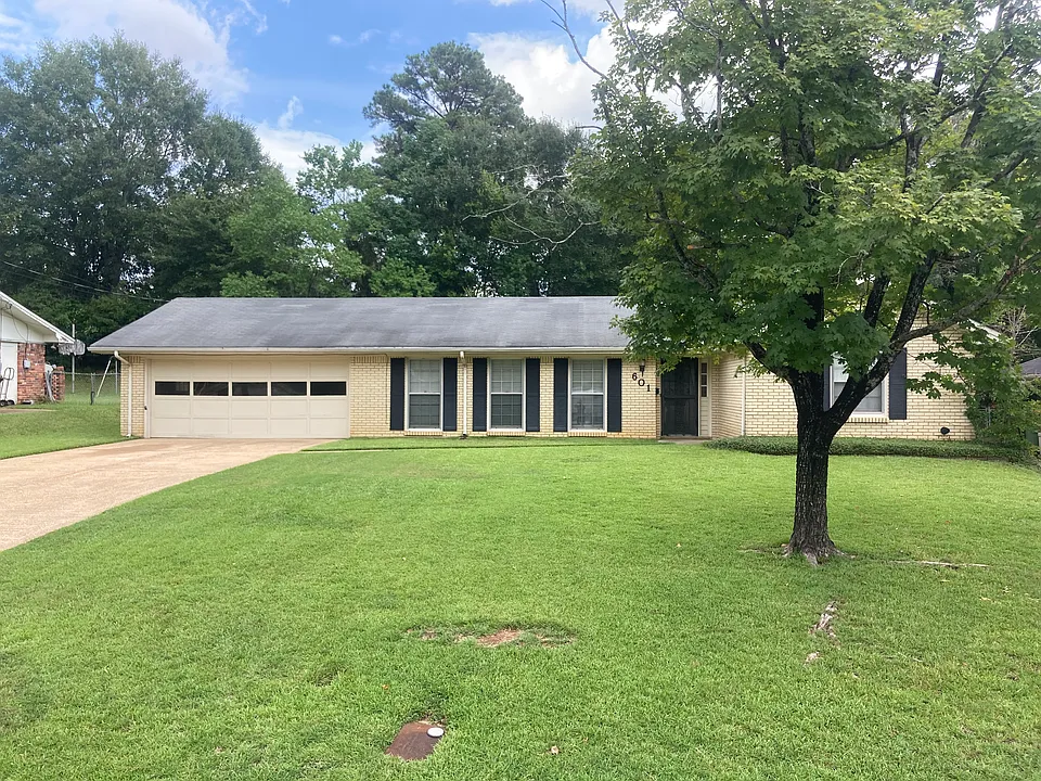 601 Larkin Ln
