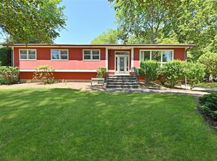 1 Eastbourne Dr, Chestnut Ridge, NY 10977