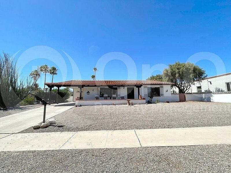 1st image of 402 E El Valle