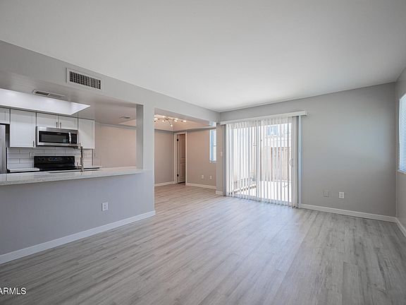 4th image of 4403 E RIVERSIDE Street