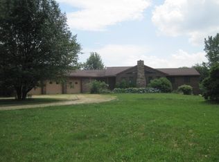 29733 Pilgrim Rd, Sterling, IL 61081