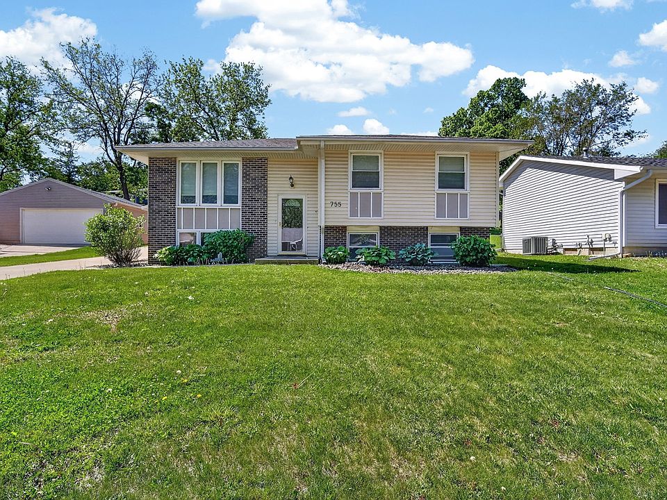 1st image of 755 Terrace Dr