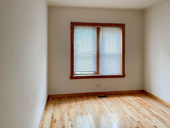3rd image of 4817 1/2 N Wolcott Ave #1A