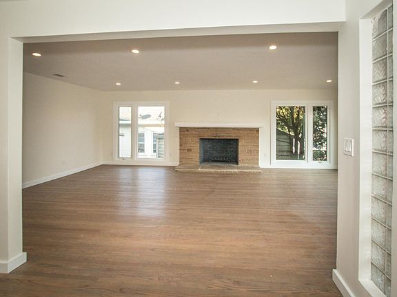 2nd image of 401 Commercial Ave