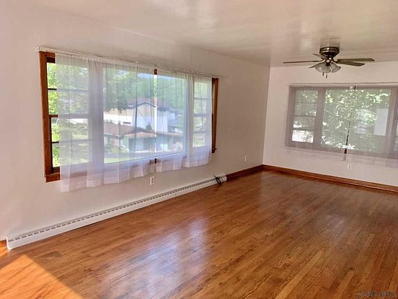 5th image of 750 Broadway St